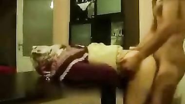 arabic khalijie girl fucked on table by her man