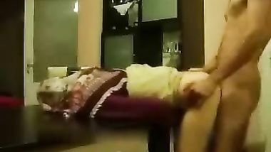 arabic khalijie girl fucked on table by her man
