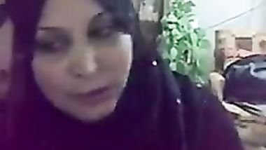 محجبة مصرية تمارس الجنس مع جارها